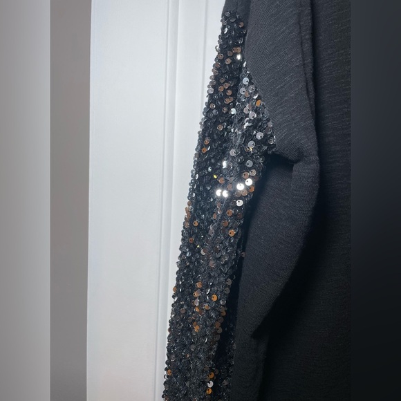Weekend By Suzanne Betro Black Sweater Silver Sequined Sleeves Size 2X NWT - Picture 3 of 7
